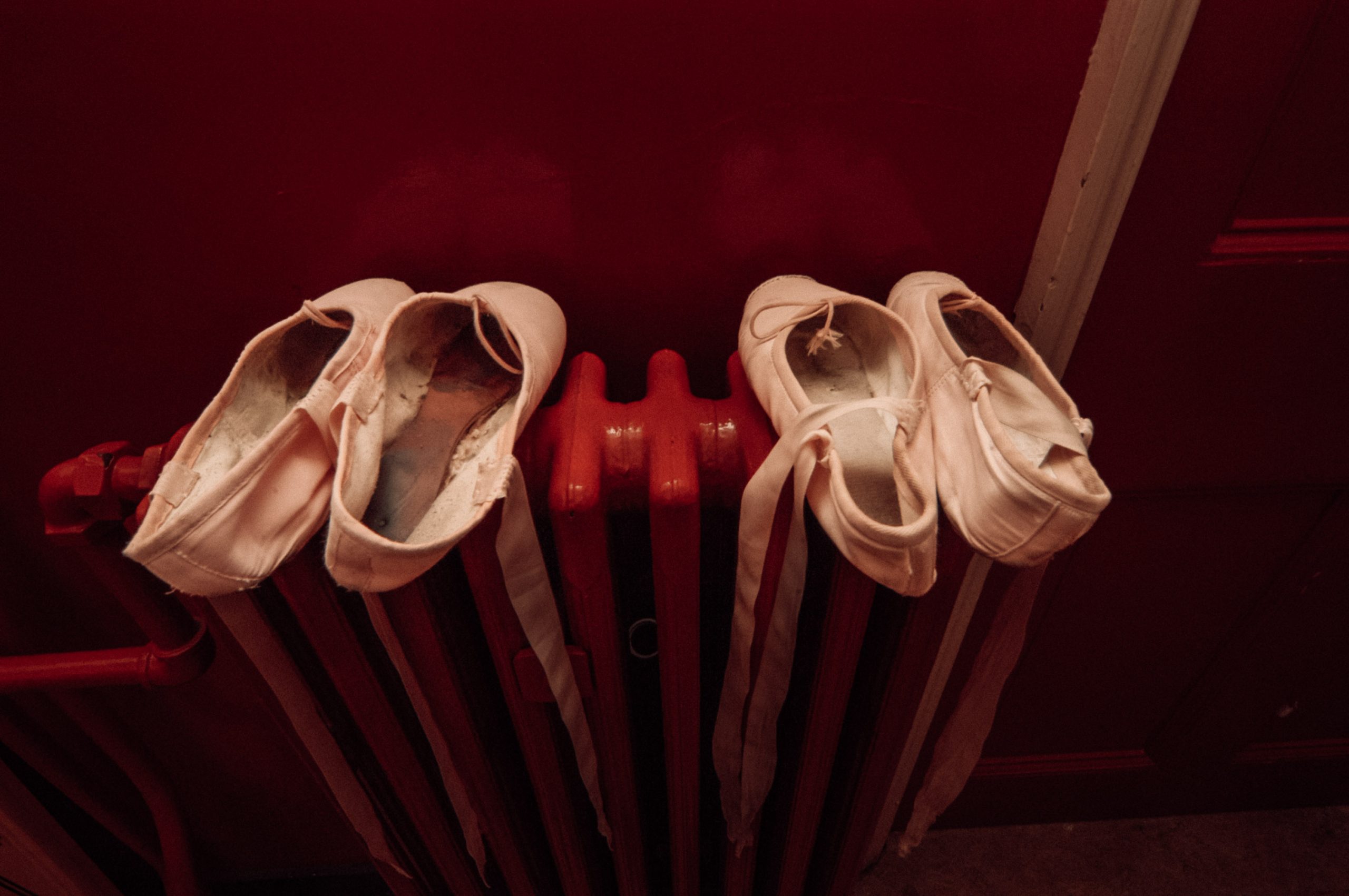 English National Ballet backstage reportage photography by Sophie Laslett – The Sleeping Beauty rehearsal for The Times.